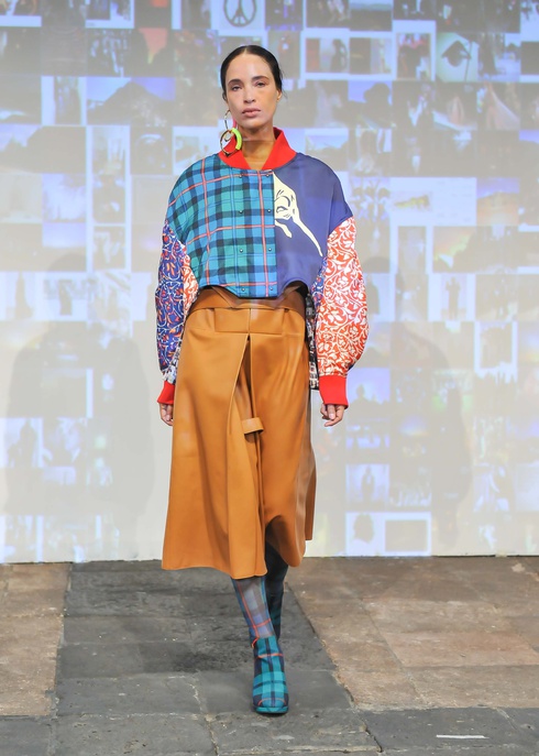 esteban_cortazar_pasarela_656841495_490x687