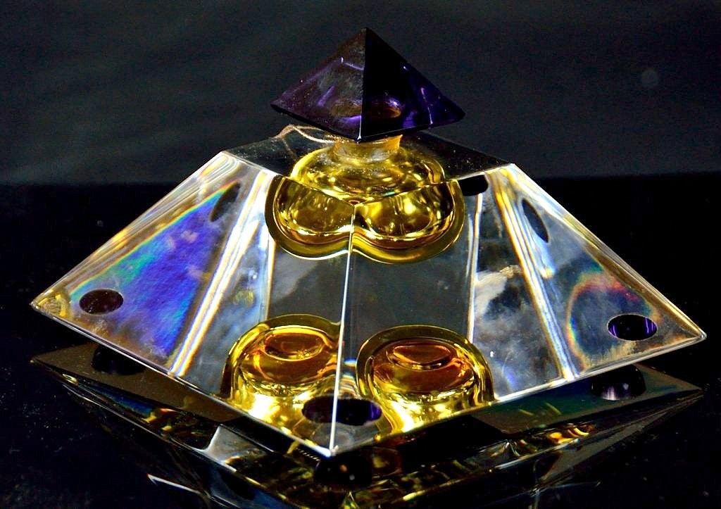 Perfume Les Larmes Sacrees de Thebes